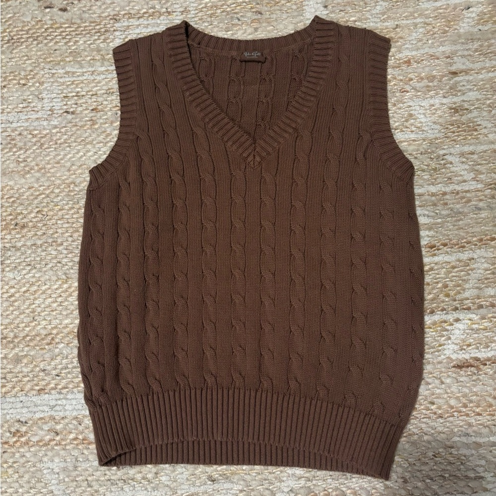 BRANDY MELVILLE CABLE KNIT SWEATERVEST